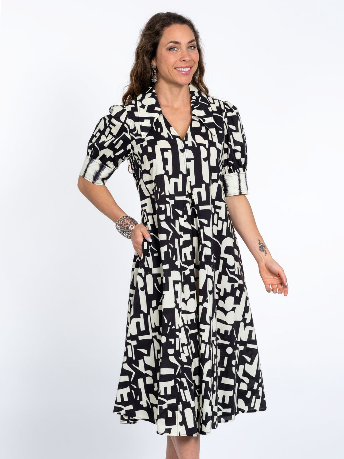 LIOR Women's Black & Ecru Short-Sleeve Dress Midi Dress With Pointed Collar - "Amber"