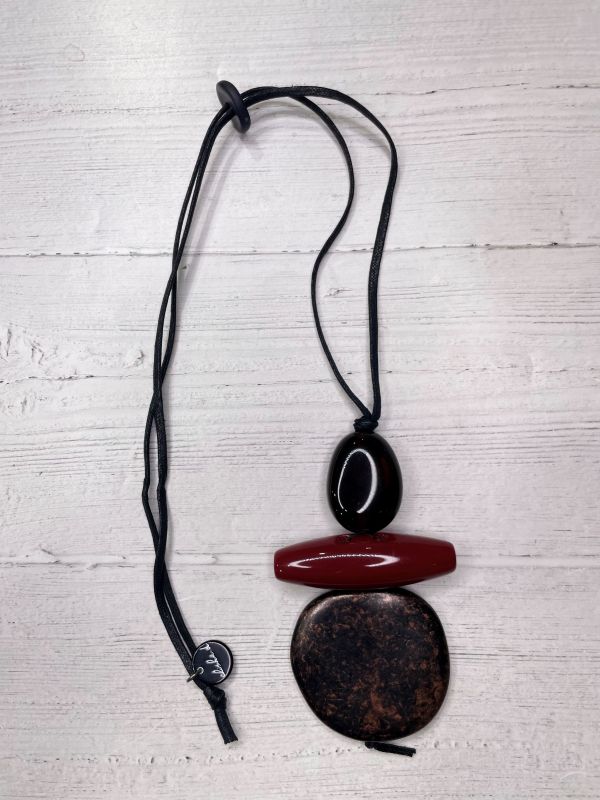 Alisha D Resin Pendant Necklace In Wine And Copper