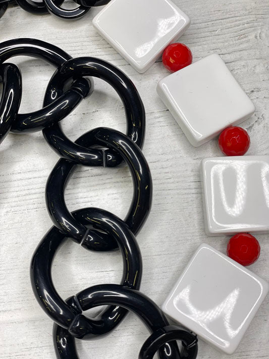 Alisha D Women's Chunky Resin Link Statement Short Necklace